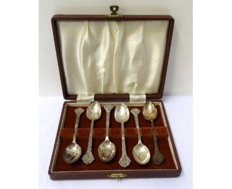 SET OF EARLY ELIZABETH II SILVER TEASPOONSof Celtic design, Sheffield 1953, with fitted case