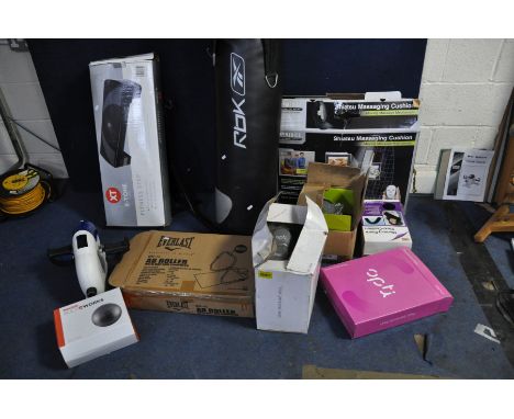 A COLLECTION OF MODERN FITNESS EQUIPMENT including a Homedics Shiatsu Massaging cushion (PAT pass and working), a Reebok Punc