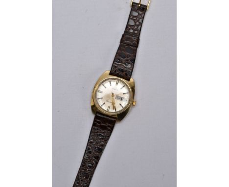 A GENTS 'TIMEX QUARTZ' WRISTWATCH, round champagne dial signed 'Timex Quartz', baton markers, day/date window at the three o'