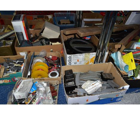 A LARGE QUANTITY OF BOXED AND UNBOXED ASSORTED 00 GAUGE MODEL RAILWAY LINESIDE AND SCENIC ACCESSORIES, CONTROLLERS AND TRACK,