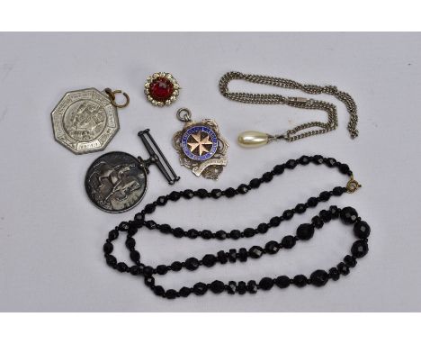 A BOX OF ASSORTED ITEMS, to include a 1914-1918 WWI medal, presented to 'K 47725 E.E. LAWRENCE STO.1.R.N', missing ribbon, a 