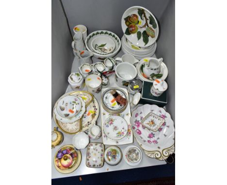 A GROUP OF VARIOUS CERAMIC GIFT WARES AND DINNER WARES, to include Aynsley Orchard Gold covered dish, signed D.Jones, green b