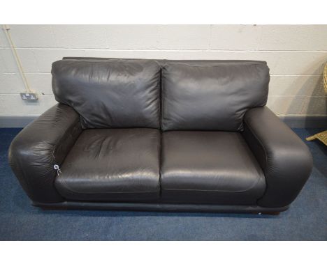 A DARK BROWN LEATHER SETTEE, inner width 128cm