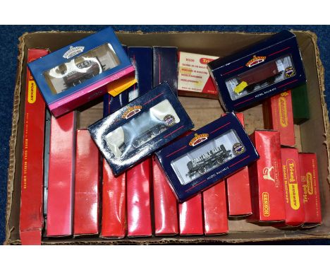 A QUANTITY OF BOXED 00 GAUGE WAGONS, Tri-ang, Tri-ang Hornby, Hornby and Bachmann, to include Tri-ang Hornby Tierwag Car tran
