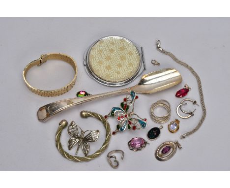 A BAG OF ASSORTED ITEMS, to include a silver snake bracelet fitted with a lobster claw clasp, hallmarked Sheffield, length 19