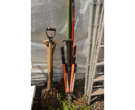 TWO BUNDLE OF VINTAGE GARDEN HAND TOOLS, to include shovels, spades, etc