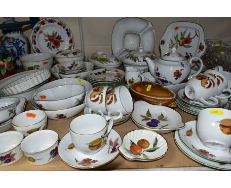 A GROUP OF ROYAL WORCESTER EVESHAM &amp; EVESHAM VALE, AND WILD HARVEST CERAMICS, including Evesham Vale twin handled cake pl
