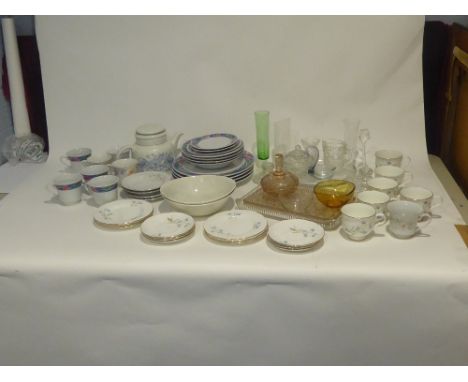 SADLERS 'WELLINGTON' CHINA TEA SERVICE AND MISC GLASS WARES VARIOUS 