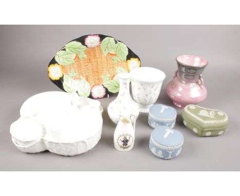 A collection of ceramics. Includes Maling, Wedgwood, Royal Worcester etc.  