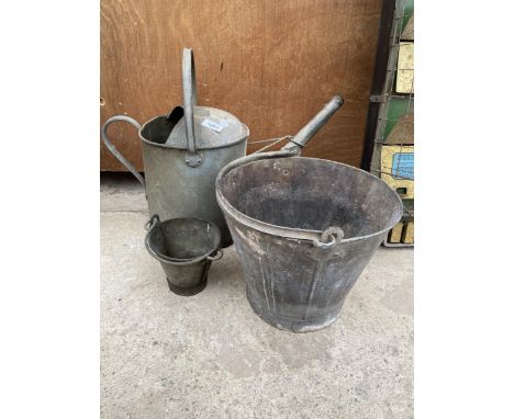 THREE VINTAGE GALVANISED ITEMS TO INCLUDE A BUCKET, A WATERING CAN AND A FURTHER SMALL BUCKET 