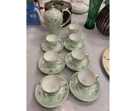 A ROYAL GRAFTON VINTAGE TEASET TO INCLUDE SIX CUPS AND SAUCERS, TEAPOT AND CREAM JUG 