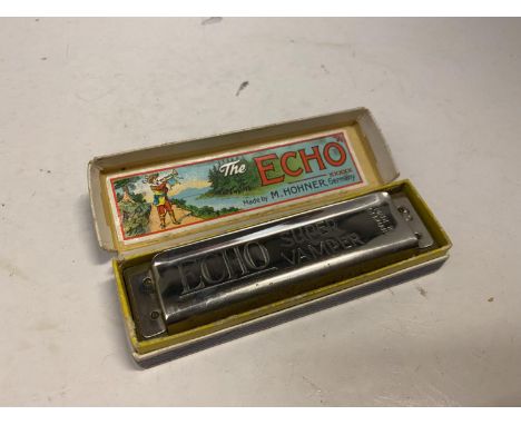 A VINTAGE HOHNER ECHO SUPER VAMPER MOUTH ORGAN WITH ORIGINAL BOX 