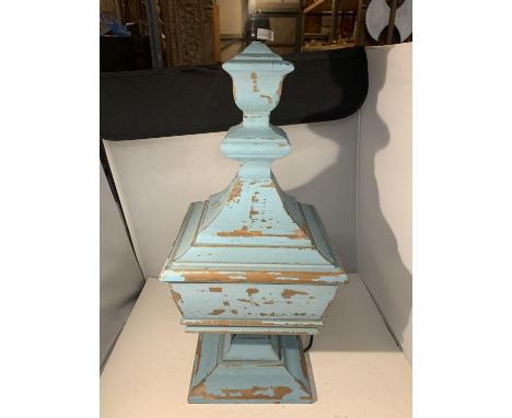 A LARGE TURQUOISE SHABBY CHIC LAMP 