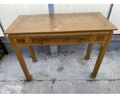 A MODERN OAK CONSOLE TABLE WITH INSET WALNUT TOP AND DRAWERS, 38" WIDE 