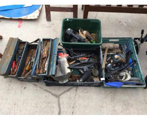 AN ASSORTMENT OF TOOLS TO INCLUDE A BLACK AND DECKER WALL PAPER STRIPPER, ALAN KEYS AND DRILL BITS ETC 