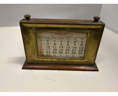AN OAK CASED VINTAGE BRASS FRONTED PERPETUAL CALENDAR 
