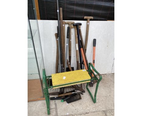 AN ASSORTMENT OF GARDEN TOOLS TO INCLUDE SPADES, FORKS AND SHEARS ETC 