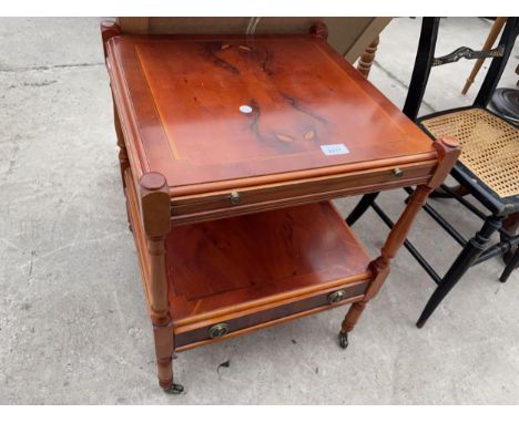 A YEW WOOD LAMP TABLE WITH INSET LEATHER TOP AND PULL OUT SLIDE - 18.5" SQUARE 