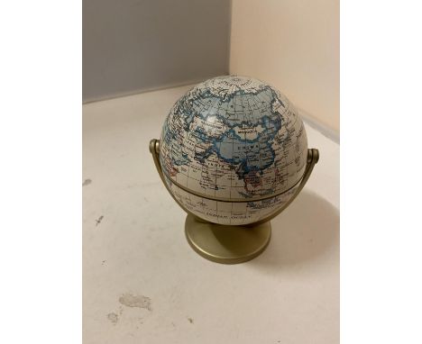 A CHILD'S TOY GLOBE HEIGHT 13CM 