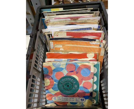A COLLECTION OF 45RPM SINGLE RECORDS TO INCLUDE DAVID BOWIE, THE BEACH BOYS, THE ROLLING STONES, THE DRIFTERS, ETC 