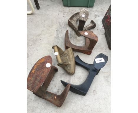 AN ASSORTMENT OF VINTAGE COBBLERS LASTS AND A FLAT IRON 