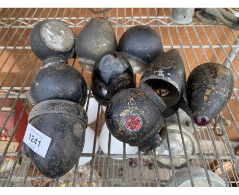 AN ASSORTMENT OF VINTAGE AUTO MOBILE LIGHTS TO INCLUDE RAYDYCT ETC 