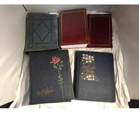 A LARGE COLLECTION OF VINTAGE POSTCARDS IN FIVE ALBUMS TO INCLUDE MOSTLY VARIOUS GEOGRAPHICAL LOCATIONS AND LANDMARKS 