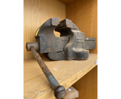 A VINTAGE WODEN BENCH VICE 