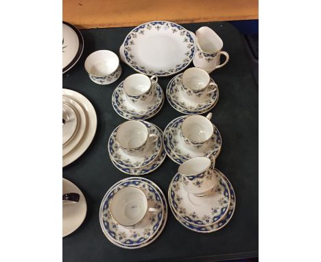 A QUANTITY OF PARAGON 'CONISTON,' TO INCLUDE CUPS, SAUCERS, PLATES, ETC 