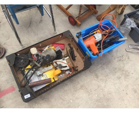 AN ASSORTMENT OF TOOLS TO INCLUDE A DRILL, COMPRESSOR FITTINGS AND WIRE BRUSHES ETC 
