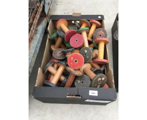 A COLLECTION OF VINTAGE WOODEN BOBBIN REELS 