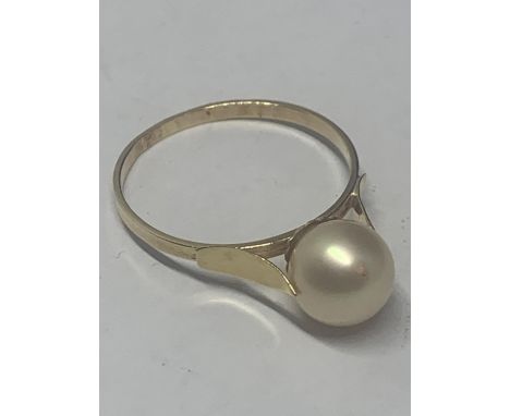 A VINTAGE 18 CARAT GOLD PEARL COCKTAIL RING SIZE R IN A PRESENTATION BOX 