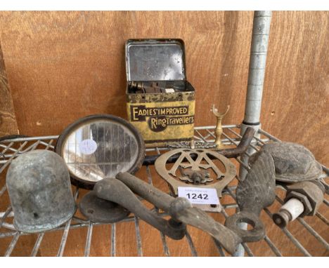 AN ASSORTMENT OF VINTAGE AUTO MOBILE SPARES TO INCLUDE A WING MIRROR AND SPARK PLUGS ETC 