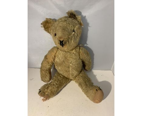 A VINTAGE TEDDY BEAR 