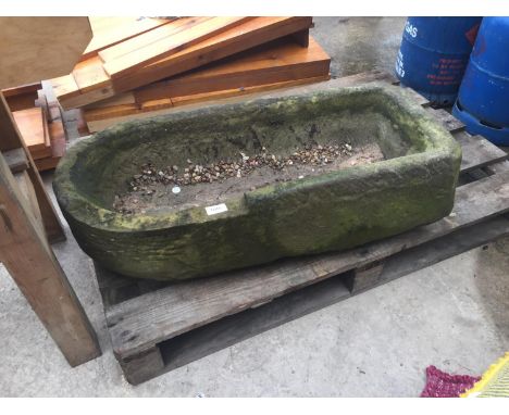 A STONE D END PUMP TROUGH (86CM X 38CM) 