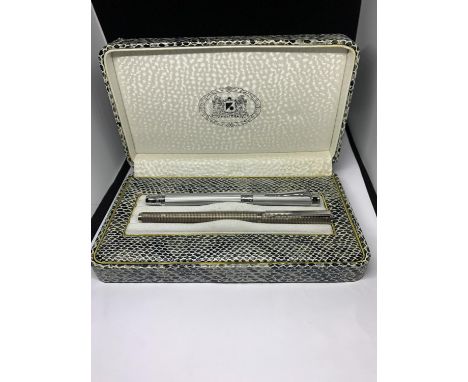 TWO PENS A FOUNTAIN AND A ROLLER BALL IN A PRESENTATION BOX 
