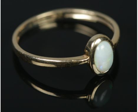 A 9ct gold opal ring in Angara light up display box. Size M. 1.13g.  