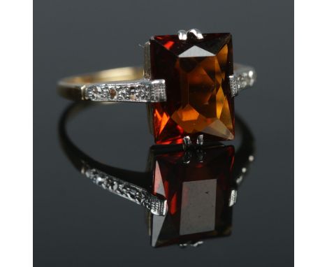 An Art Deco 18ct gold and platinum orange stone ring with diamond set shoulders. Gem stone size 1.1cm x 0.8cm. Size M. 2.61g.