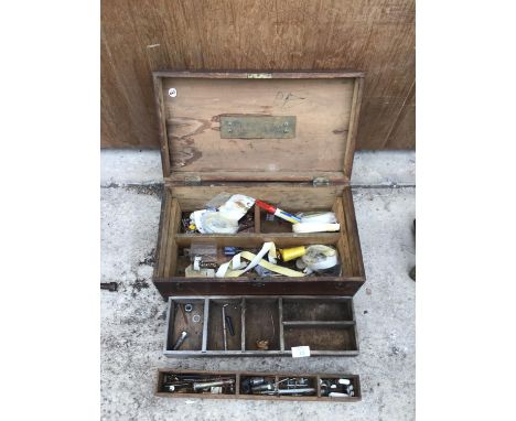 A VINTAGE WOODEN TOOL BOX WITH INNER TRAYS AND CONTENTS 