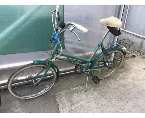 A VINTAGE SHOPPING BIKE 