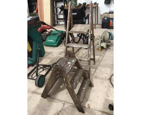 TWO PAIRS OF VINTAGE WOODEN STEP LADDERS TO INCLUDE A THREE STEP AND FOUR STEP 