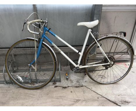 A TOWNSEND HI LIGHT RACING BIKE WITH FIVE SPEED GEAR SYSTEM 