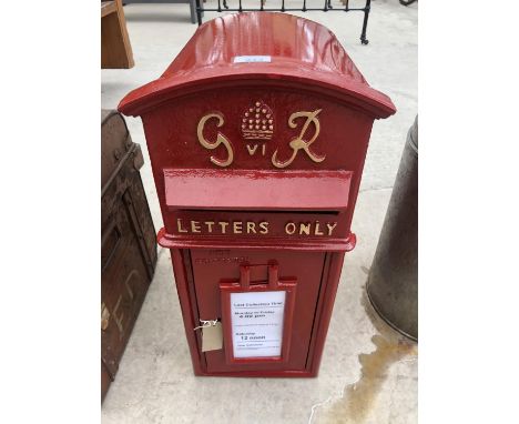 A RED G &amp; R VICTORIAN STYLE POST BOX WITH KEYS 