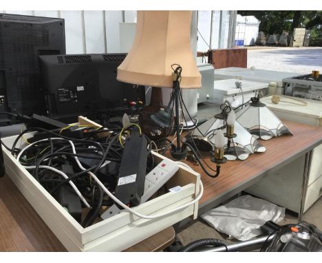 A LARGE BOX OF EXTENSION CABLES, A LAMP, CEILING LIGHT AND TWO LAMP SHADES (ONE A/F) 