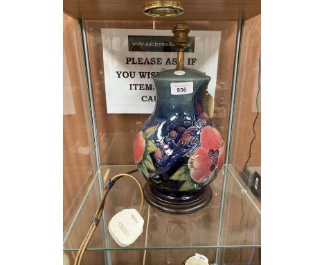 A 'FINCH' DESIGN MOORCROFT LAMP 