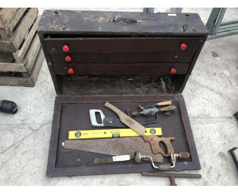 A VINTAGE LARGE WOODEN JOINERS CHEST WITH THREE INTERIOR DRAWERS AND VARIOUS TOOLS 