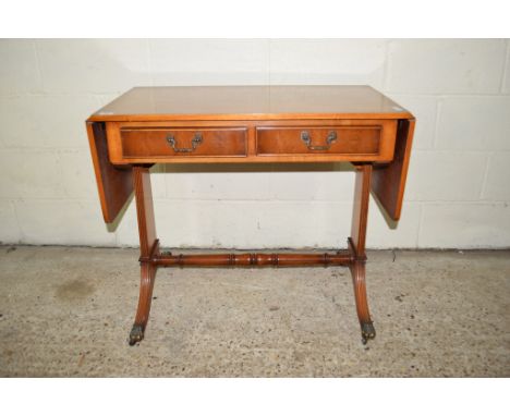 REPRODUCTION SOFA TABLE, WIDTH APPROX 88CM