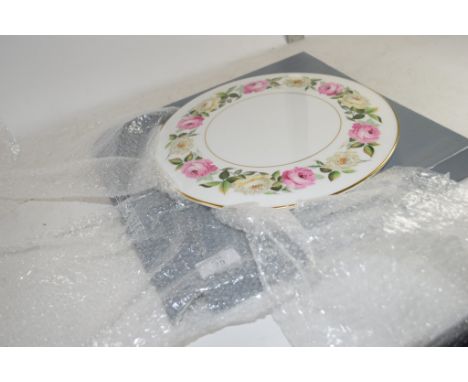 ROYAL WORCESTER CAKE DISH IN THE ROYAL GARDEN ELGAR PATTERN
