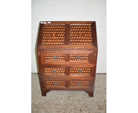 EARLY 20TH CENTURY MAHOGANY BUREAU, THE FALL FRONT DRAWERS BELOW ALL INLAID IN THE PARQUETRY MANNER ENCLOSING A FITTED INTERI
