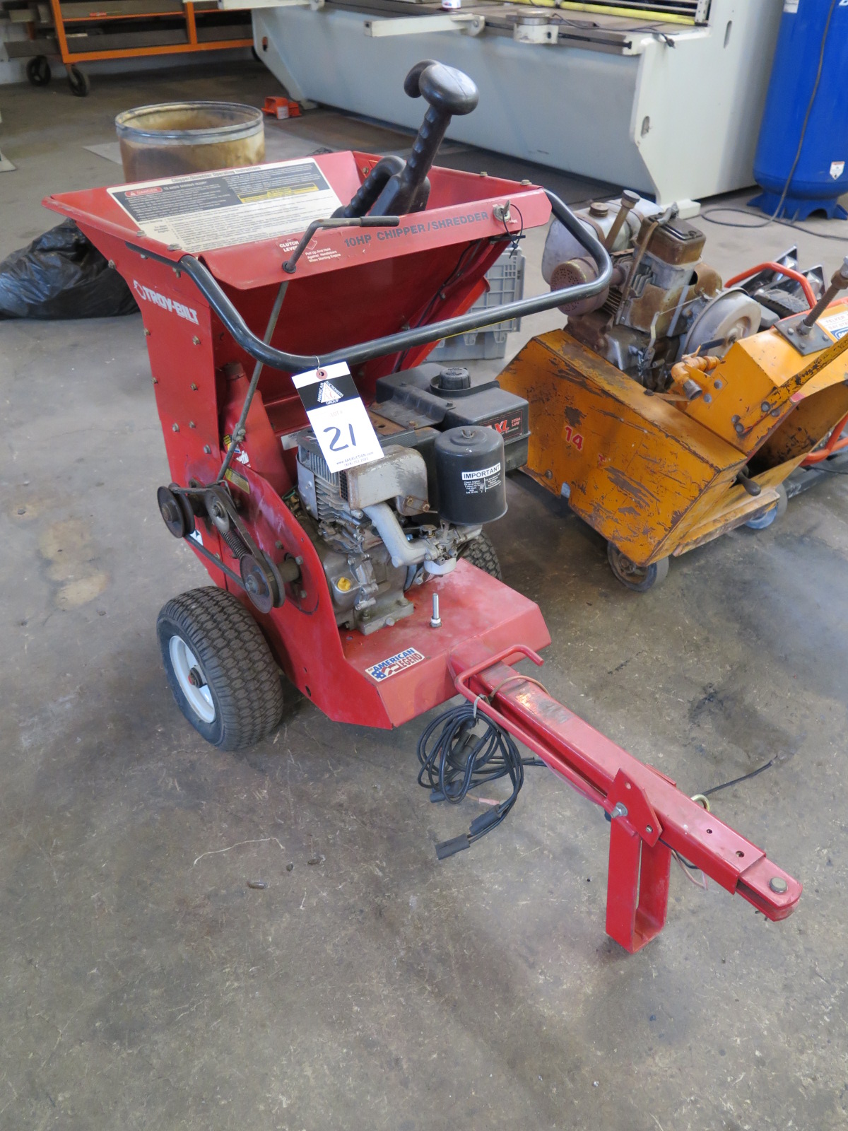 TroyBilt 10Hp Gas Powered Chipper/Shredder w/ Electric Start